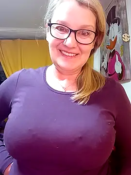 irinamaux online show from March 7, 2026, 11:10 pm