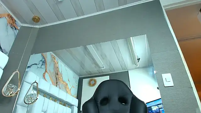 emily madrid online show from November 8, 2025, 5:44 am