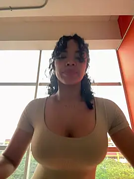 Snapshot of Brunettexio chatting on February 14, 2025, 2:12 pm Brunettexio online show from February 14, 2025, 2:12 pm