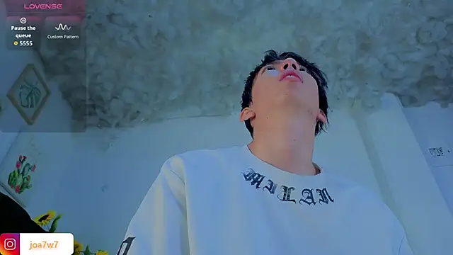 Snapshot of Levii_Ackermann chatting on February 21, 2026, 2:19 pm Levii Ackermann online show from February 21, 2026, 2:19 pm