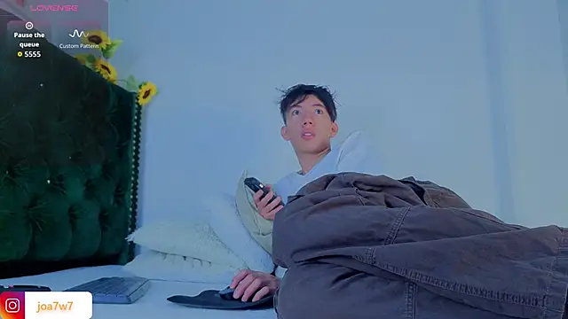 Snapshot of Levii_Ackermann chatting on February 26, 2026, 2:06 pm Levii Ackermann online show from February 26, 2026, 2:06 pm