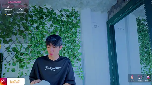 Snapshot of Levii_Ackermann chatting on February 11, 2026, 2:17 pm Levii Ackermann online show from February 11, 2026, 2:17 pm