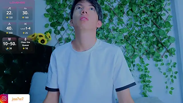 Snapshot of Levii_Ackermann chatting on February 5, 2026, 2:02 pm Levii Ackermann online show from February 5, 2026, 2:02 pm