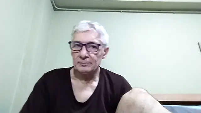 BIGUNCUTHARDCOCK online show from November 4, 2025, 5:00 am