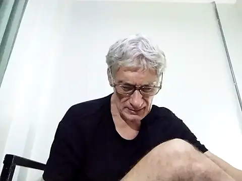 Snapshot of BIGUNCUTHARDCOCK chatting on March 18, 2025, 4:07 am BIGUNCUTHARDCOCK online show from March 18, 2025, 4:07 am