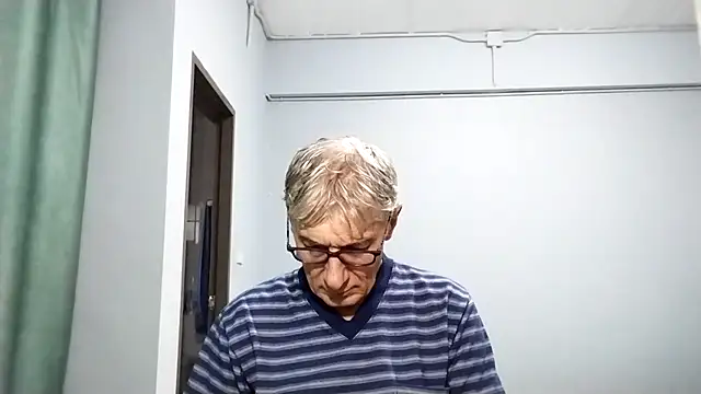 Snapshot of BIGUNCUTHARDCOCK chatting on September 16, 2025, 12:11 am BIGUNCUTHARDCOCK online show from September 16, 2025, 12:11 am