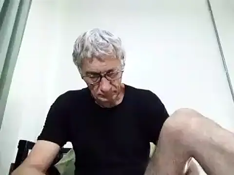 Snapshot of BIGUNCUTHARDCOCK chatting on March 15, 2025, 12:47 am BIGUNCUTHARDCOCK online show from March 15, 2025, 12:47 am