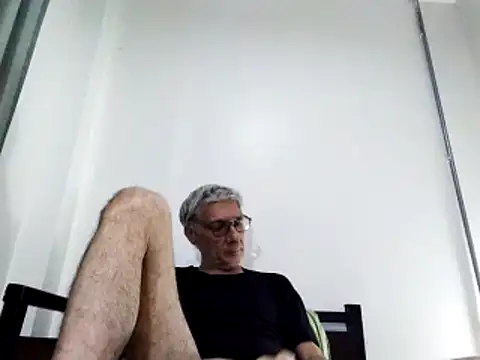 Snapshot of BIGUNCUTHARDCOCK chatting on March 19, 2025, 12:37 am BIGUNCUTHARDCOCK online show from March 19, 2025, 12:37 am