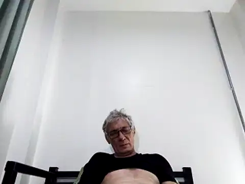 Snapshot of BIGUNCUTHARDCOCK chatting on March 14, 2025, 1:57 pm BIGUNCUTHARDCOCK online show from March 14, 2025, 1:57 pm