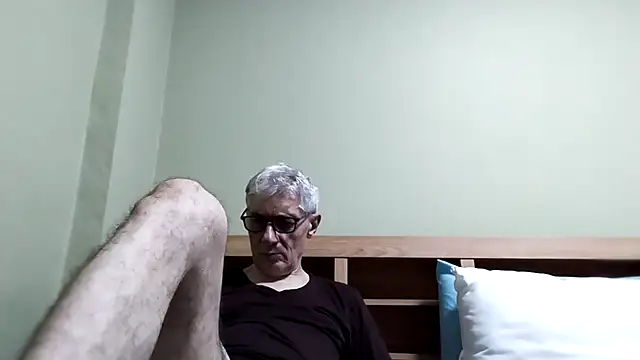 BIGUNCUTHARDCOCK online show from November 9, 2025, 1:48 pm