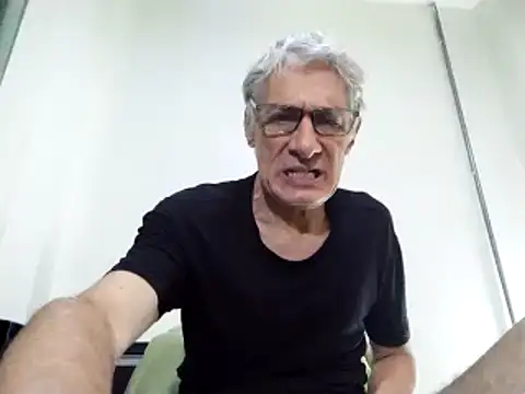 Snapshot of BIGUNCUTHARDCOCK chatting on March 17, 2025, 4:29 am BIGUNCUTHARDCOCK online show from March 17, 2025, 4:29 am
