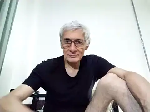 Snapshot of BIGUNCUTHARDCOCK chatting on March 15, 2025, 1:18 pm BIGUNCUTHARDCOCK online show from March 15, 2025, 1:18 pm