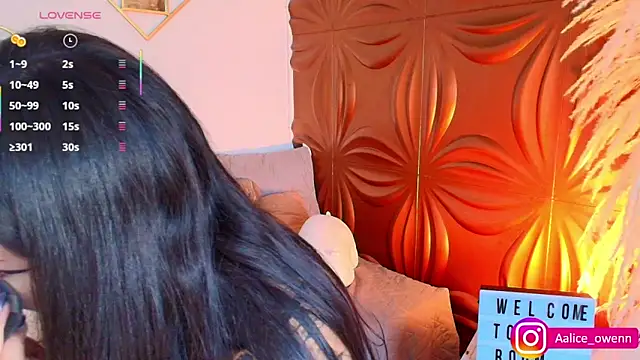 Snapshot of Aliceowenn chatting on October 1, 2025, 9:07 pm Aliceowenn online show from October 1, 2025, 9:07 pm