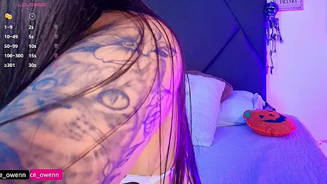 Aliceowenn online show from November 1, 2025, 9:08 pm