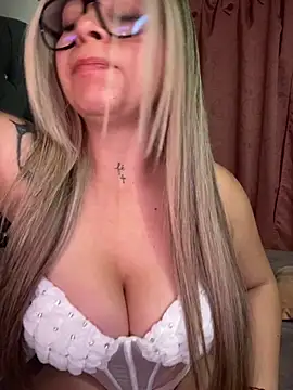 CristalGmez online show from September 19, 2025, 2:15 am