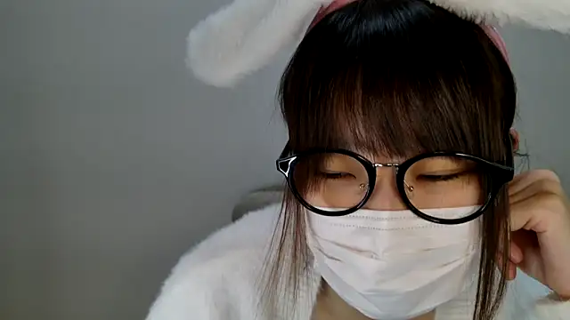 Snapshot of hi---chan- chatting on February 3, 2025, 8:13 pm hi---chan- online show from February 3, 2025, 8:13 pm