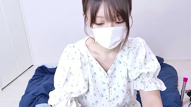 Snapshot of hi---chan- chatting on April 27, 2026, 8:07 pm hi---chan- online show from April 27, 2026, 8:07 pm
