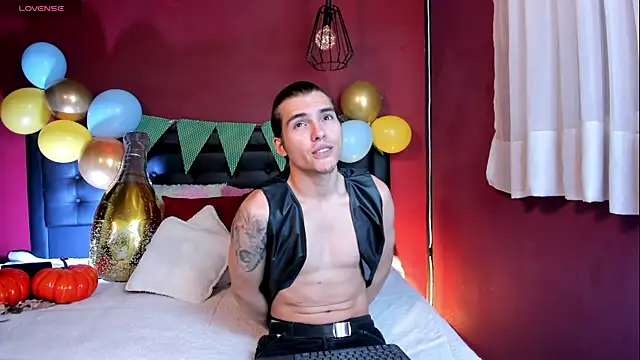 Snapshot of _Tattoo_Couple chatting on October 1, 2025, 2:21 pm Tattoo Couple online show from October 1, 2025, 2:21 pm
