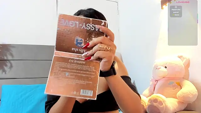 Julieta Coopeer  online show from March 21, 2026, 10:42 am