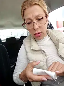 Snapshot of blondyruby chatting on February 25, 2026, 10:04 am blondyruby online show from February 25, 2026, 10:04 am