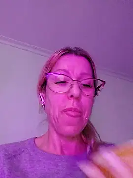 Snapshot of blondyruby chatting on February 9, 2026, 12:08 am blondyruby online show from February 9, 2026, 12:08 am