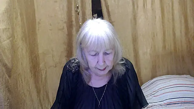 Snapshot of _Estelitta_5 chatting on February 22, 2025, 12:18 pm Estelitta 5 online show from February 22, 2025, 12:18 pm