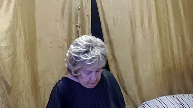 Snapshot of _Estelitta_5 chatting on February 19, 2025, 9:47 pm Estelitta 5 online show from February 19, 2025, 9:47 pm