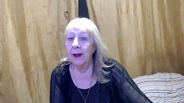Snapshot of _Estelitta_5 chatting on February 26, 2025, 6:15 pm Estelitta 5 online show from February 26, 2025, 6:15 pm