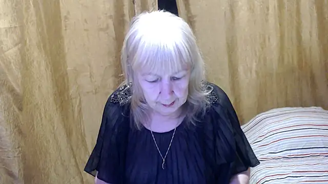Snapshot of _Estelitta_5 chatting on February 22, 2025, 3:47 pm Estelitta 5 online show from February 22, 2025, 3:47 pm