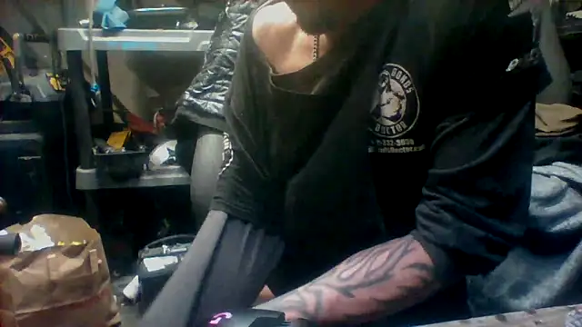 Aaronbp online show from October 31, 2025, 7:49 am