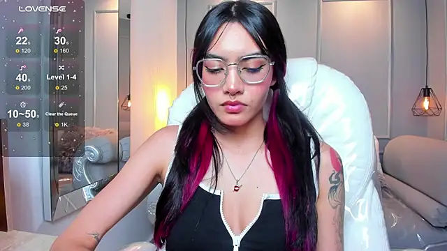 AzuraKindong online show from November 19, 2025, 7:25 pm