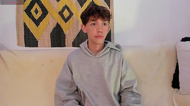 Snapshot of Tomy_Rox chatting on February 21, 2025, 11:43 pm Tomy Rox online show from February 21, 2025, 11:43 pm