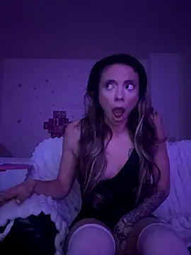 Snapshot of greedybratt chatting on November 14, 2025, 8:07 am greedybratt online show from November 14, 2025, 8:07 am