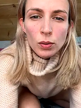 DanaeJustine online show from November 13, 2025, 10:02 pm