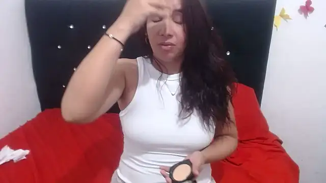 Snapshot of Ainhoa-hot chatting on September 21, 2025, 2:28 am Ainhoa-hot online show from September 21, 2025, 2:28 am