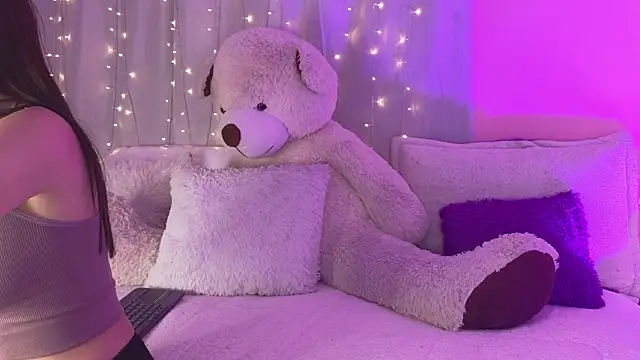 hannacruzsj online show from March 25, 2026, 12:44 am