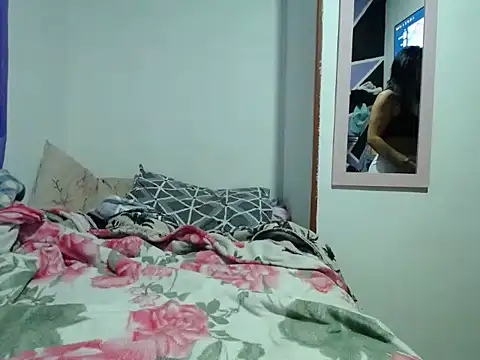 Snapshot of Laura_martin_ chatting on November 10, 2025, 7:02 am Laura martin online show from November 10, 2025, 7:02 am