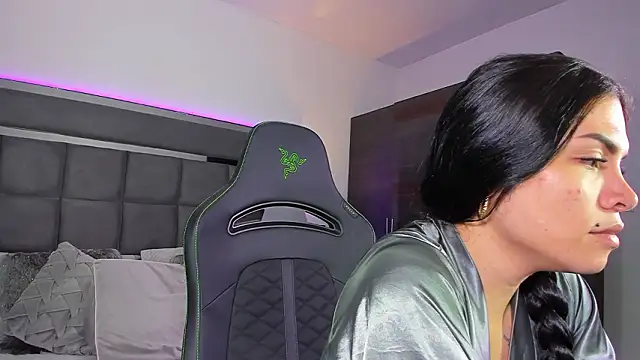 Emmilysantibanez online show from March 18, 2026, 2:52 pm