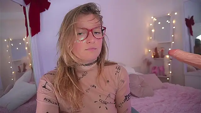 Snapshot of Ameliasweety69 chatting on March 1, 2025, 12:12 pm Ameliasweety69 online show from March 1, 2025, 12:12 pm