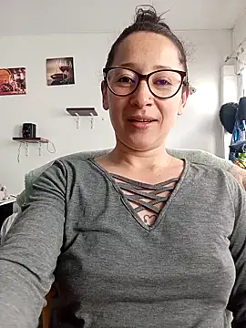 Snapshot of emilypoppy3 chatting on February 27, 2026, 8:30 pm emilypoppy3 online show from February 27, 2026, 8:30 pm