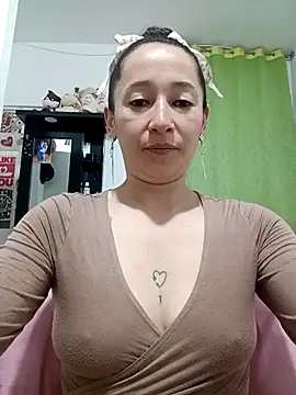 Snapshot of emilypoppy3 chatting on February 5, 2026, 8:37 pm emilypoppy3 online show from February 5, 2026, 8:37 pm