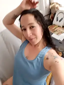 Snapshot of emilypoppy3 chatting on February 6, 2026, 6:26 pm emilypoppy3 online show from February 6, 2026, 6:26 pm