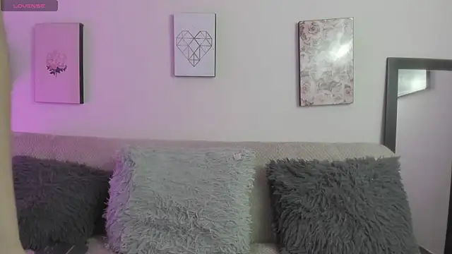 Snapshot of Murieel_69 chatting on October 11, 2025, 8:10 pm Murieel 69 online show from October 11, 2025, 8:10 pm