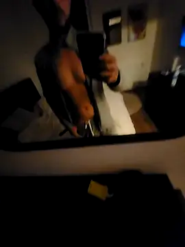 Snapshot of Guitccch chatting on November 18, 2025, 11:15 pm Guitccch online show from November 18, 2025, 11:15 pm