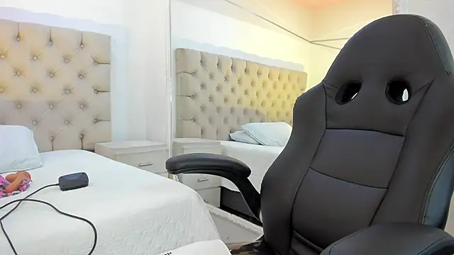 CandyRoxx1  online show from February 19, 2026, 2:47 pm