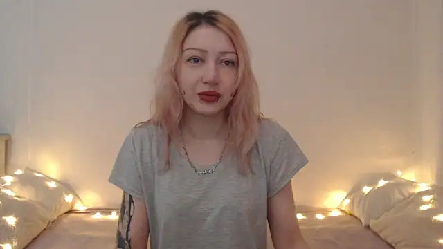 Snapshot of Emily_hardcore chatting on June 18, 2026, 9:31 pm Emily hardcore online show from June 18, 2026, 9:31 pm