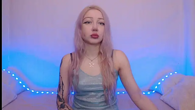 Snapshot of Emily_hardcore chatting on October 27, 2025, 9:27 pm Emily hardcore online show from October 27, 2025, 9:27 pm