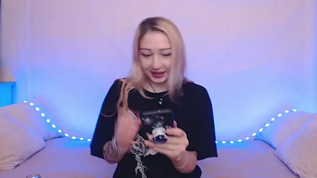 Snapshot of Emily_hardcore chatting on October 9, 2025, 10:54 pm Emily hardcore online show from October 9, 2025, 10:54 pm