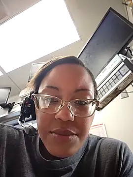 Snapshot of samone9 chatting on October 15, 2025, 1:52 pm samone9 online show from October 15, 2025, 1:52 pm