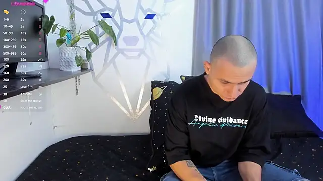 Snapshot of Aron-santoro chatting on January 15, 2025, 3:43 am Aron-santoro online show from January 15, 2025, 3:43 am